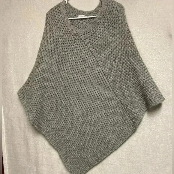 Gio &‎ Gio made in Italy pullover poncho sweater OS - Picture 2 of 7